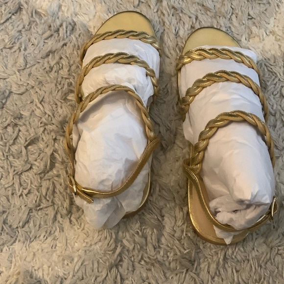 Stuart weitzman metallic Nappa gold sandals in good condition. - Picture 7 of 9